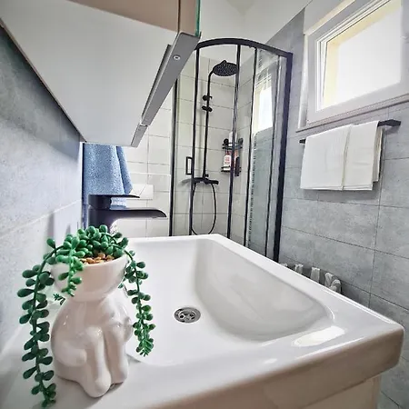 Terrace Apartment *